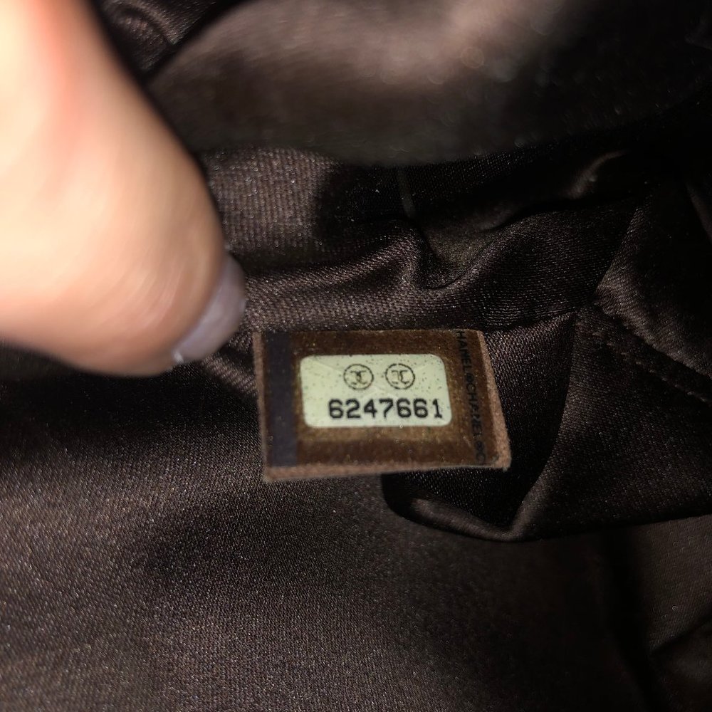 SOLD - Authentic CHANEL Vintage Shoulderbag - Picture 3 of 15